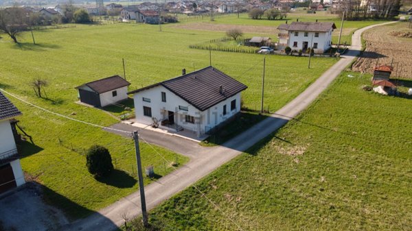 casa indipendente in vendita a Feltre in zona Anzù