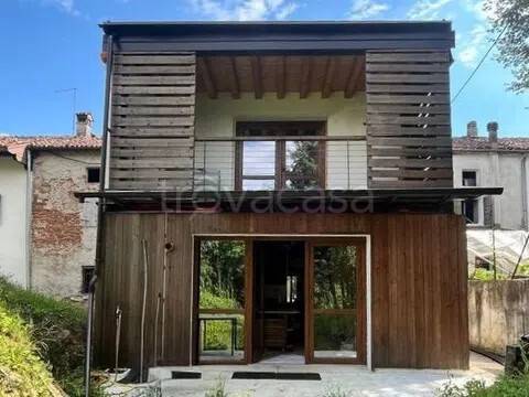 casa indipendente in vendita a Feltre in zona Nemeggio