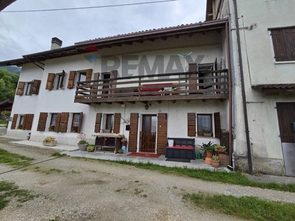 casa semindipendente in vendita a Feltre in zona Villaga