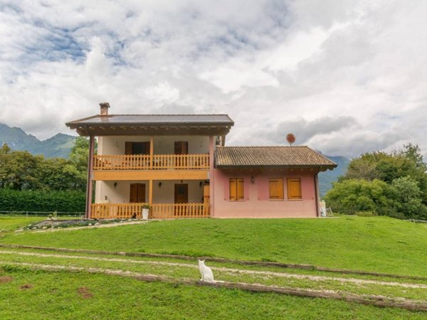 casa indipendente in vendita a Feltre in zona Villabruna
