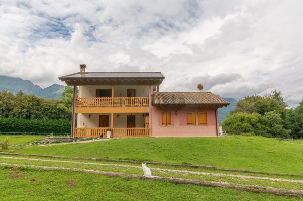 casa indipendente in vendita a Feltre in zona Villabruna
