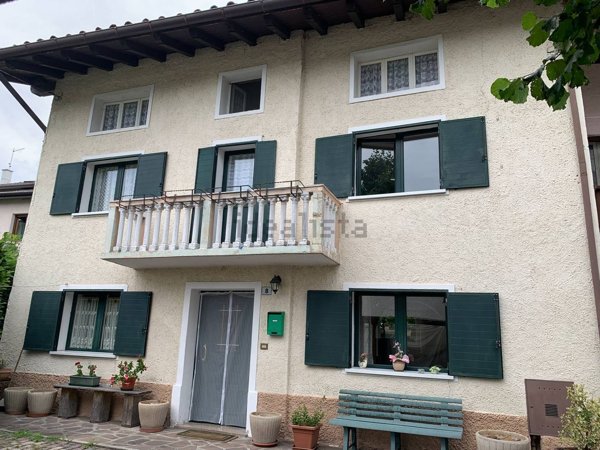 casa indipendente in vendita a Feltre in zona Nemeggio