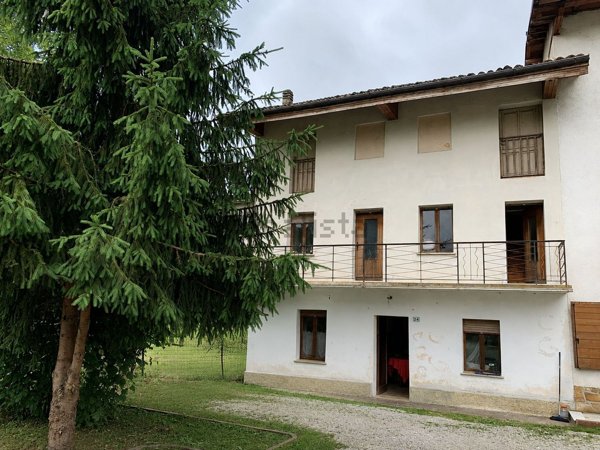 casa indipendente in vendita a Feltre in zona Villapaiera