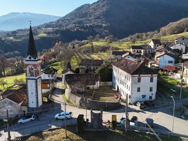 appartamento in vendita a Feltre in zona Lasen