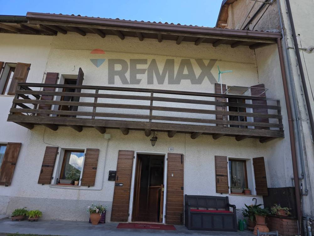 casa indipendente in vendita a Feltre in zona Villaga