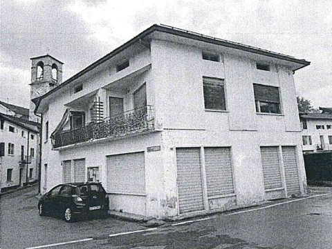 negozio in vendita a Feltre in zona Vellai