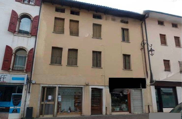 locale commerciale in vendita a Feltre