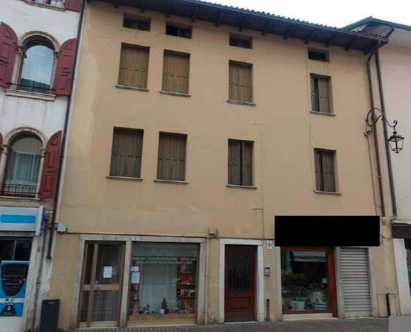 locale commerciale in vendita a Feltre
