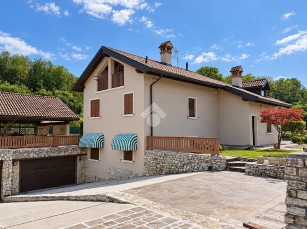casa indipendente in vendita a Feltre in zona Zermen