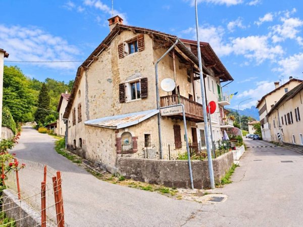casa indipendente in vendita a Feltre in zona Foen
