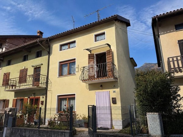 casa indipendente in vendita a Feltre in zona Umin