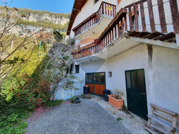 casa indipendente in vendita a Fonzaso