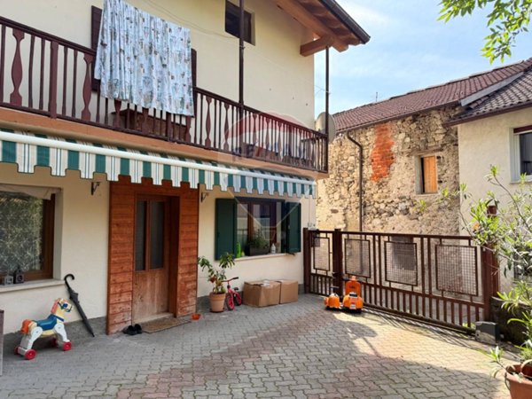 casa indipendente in vendita a Fonzaso