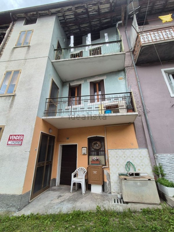 casa indipendente in vendita a Fonzaso in zona Arten