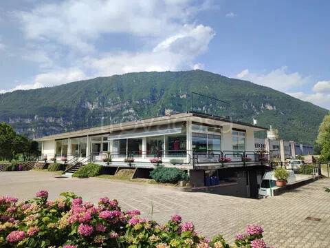 negozio in vendita a Fonzaso in zona Agana