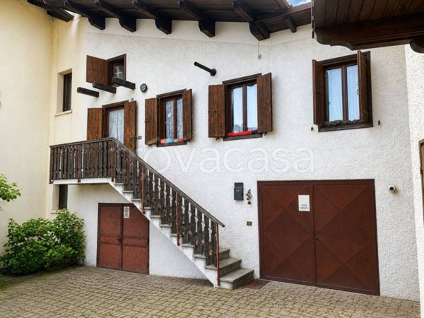 casa indipendente in vendita a Fonzaso in zona Arten