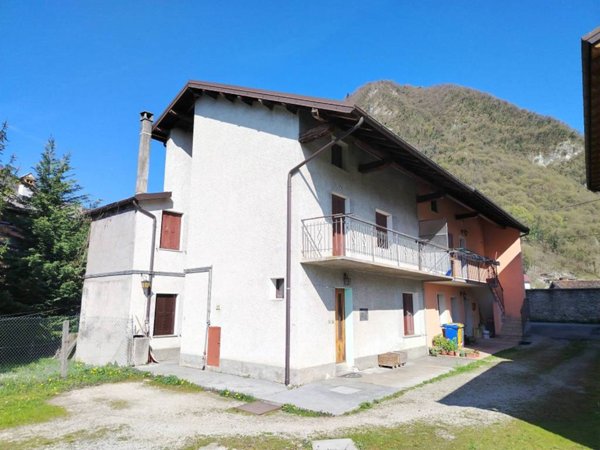 casa indipendente in vendita a Fonzaso in zona Arten