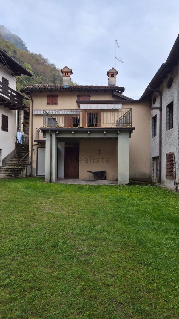 casa indipendente in vendita a Fonzaso in zona Arten
