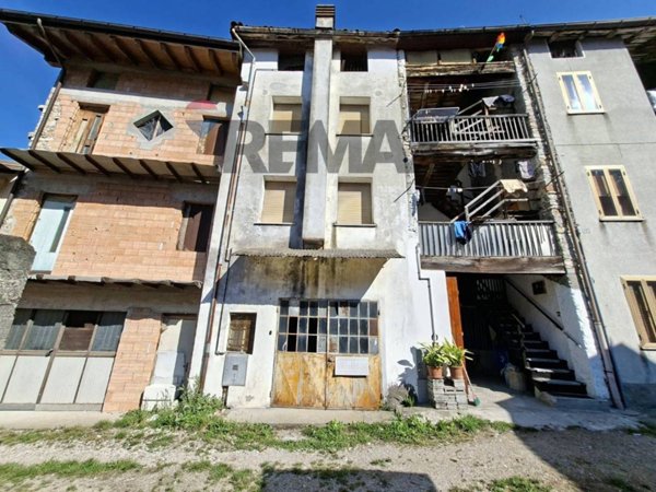 casa indipendente in vendita a Fonzaso in zona Arten