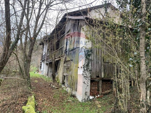 casa indipendente in vendita a Lamon in zona Chioè