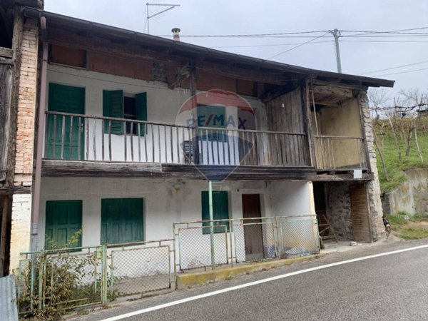 casa indipendente in vendita a Lamon in zona Chioè