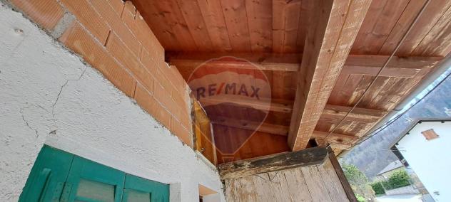 casa semindipendente in vendita a Lamon in zona Chioè