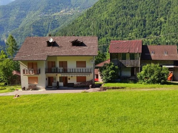 casa indipendente in vendita a Lamon in zona Arina