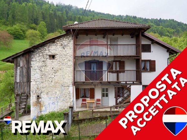 casa semindipendente in vendita a Lamon in zona Arina