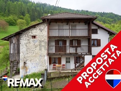 casa semindipendente in vendita a Lamon in zona Arina