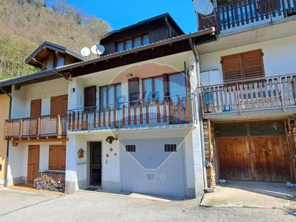 casa indipendente in vendita a Lamon in zona Pian del vescovo