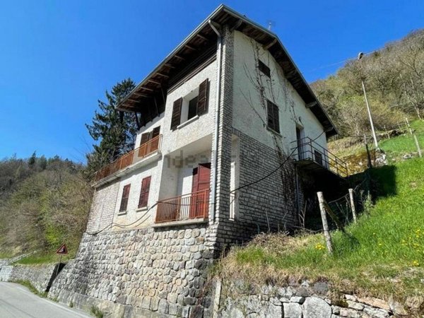 casa indipendente in vendita a Lamon in zona Oltra
