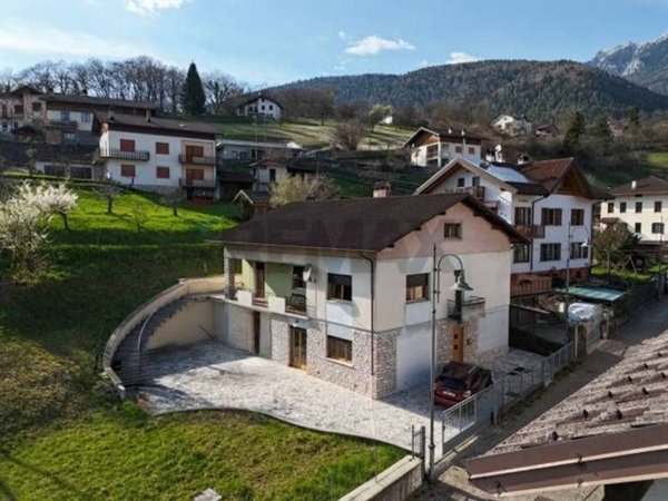 casa indipendente in vendita a Lamon