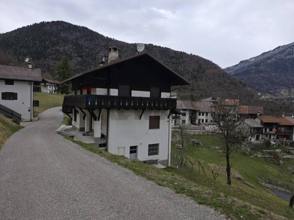 appartamento in vendita a Lamon in zona Arina