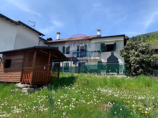casa indipendente in vendita a Lamon in zona Pezzè