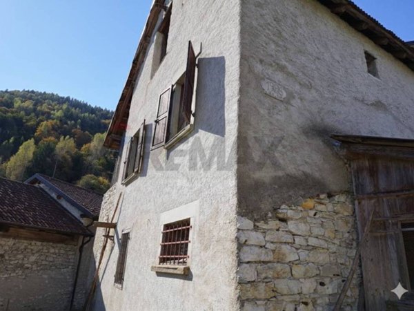 appartamento in vendita a Lamon in zona Arina