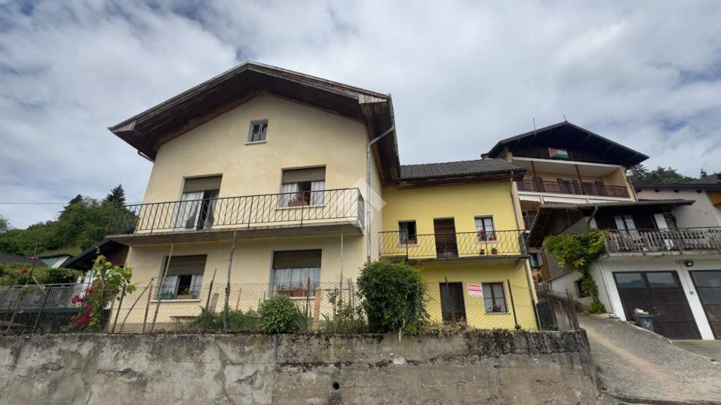 casa indipendente in vendita a Lamon in zona Pezzè