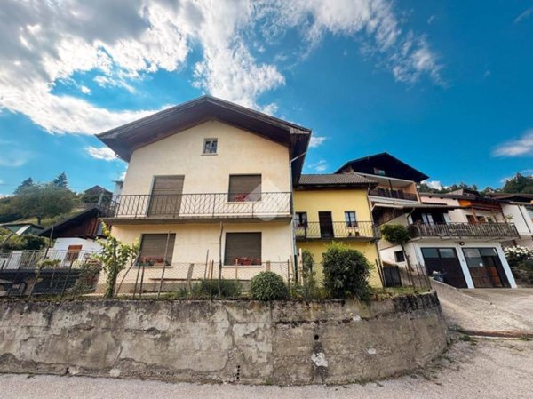 casa indipendente in vendita a Lamon in zona Pezzè