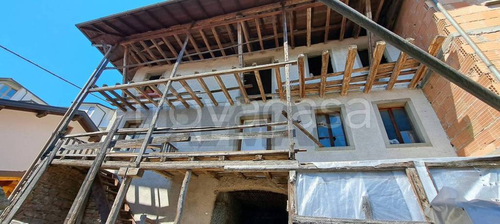 casa indipendente in vendita a Lamon in zona Sala