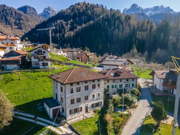 casa indipendente in vendita a La Valle Agordina in zona Cugnago