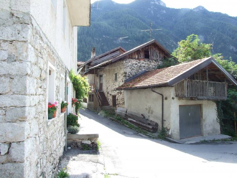 casale in vendita a La Valle Agordina in zona Lantrago