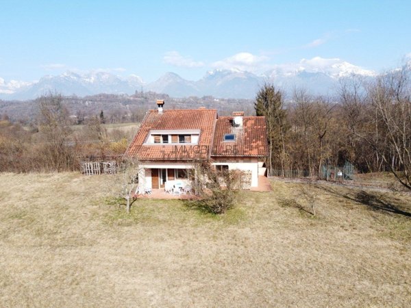 casa indipendente in vendita a Limana