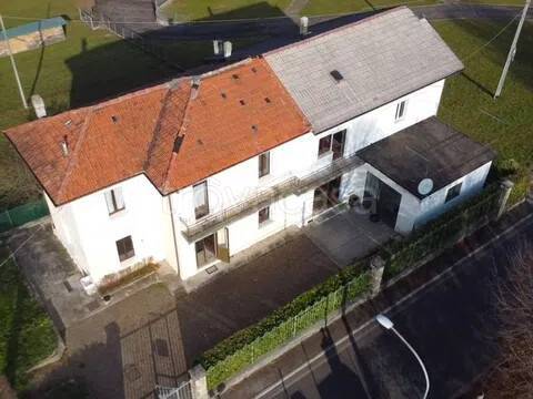 casa indipendente in vendita a Limana