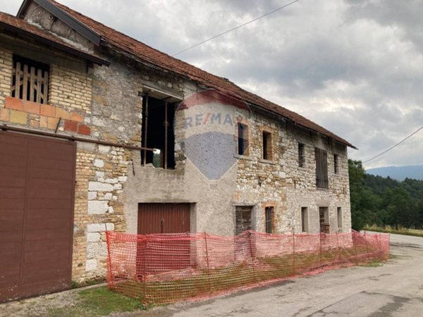 casa indipendente in vendita a Ponte nelle Alpi in zona Reveane