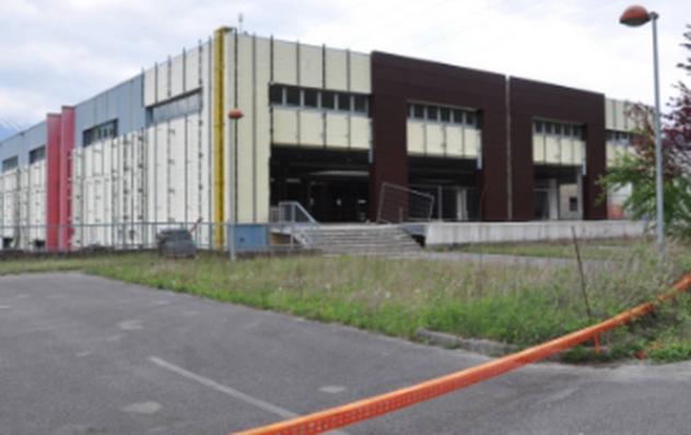 locale commerciale in vendita a Ponte nelle Alpi