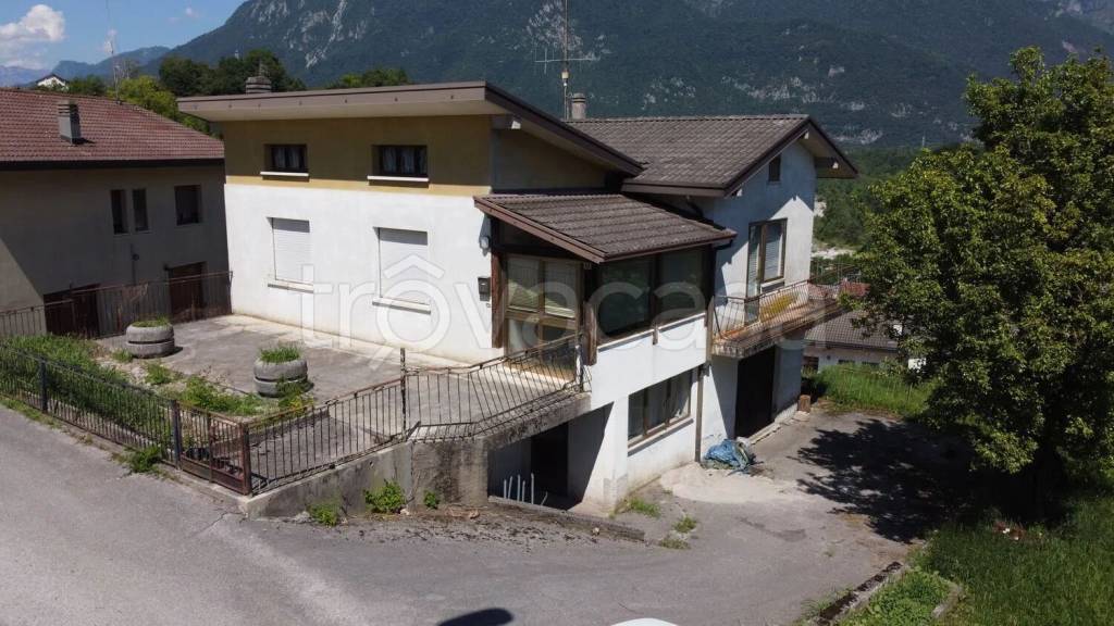 casa indipendente in vendita a Ponte nelle Alpi in zona Cadola