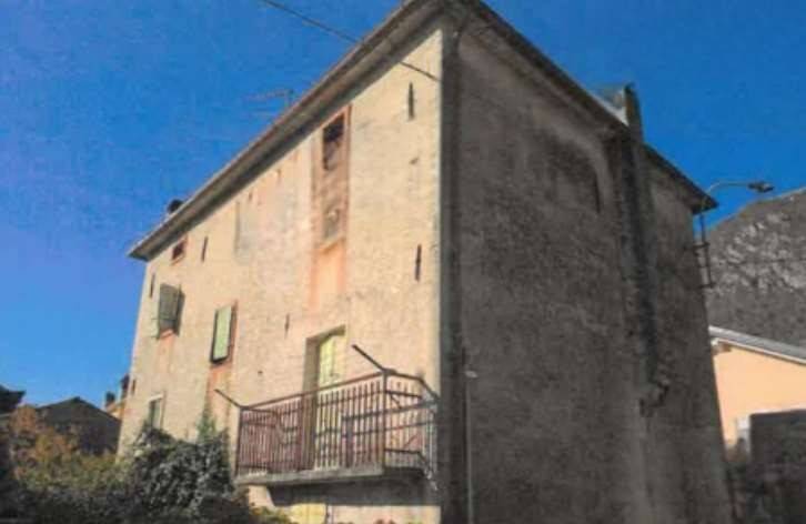 intera palazzina in vendita a Ponte nelle Alpi in zona Polpet