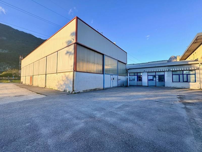 locale commerciale in vendita a Ponte nelle Alpi in zona Polpet