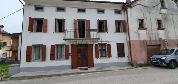 casa semindipendente in vendita a Ponte nelle Alpi in zona Quantin