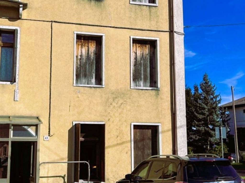 casa indipendente in vendita a Ponte nelle Alpi in zona Roncan