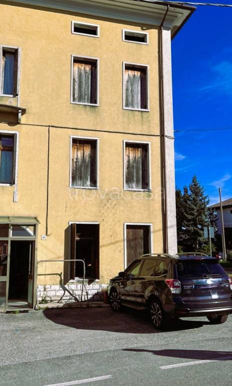 casa indipendente in vendita a Ponte nelle Alpi in zona Cugnan